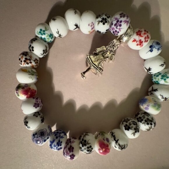 Garden Charm Bracelet gift set of 4 porcelain Alice in Wonderland bracelets - Picture 2 of 5